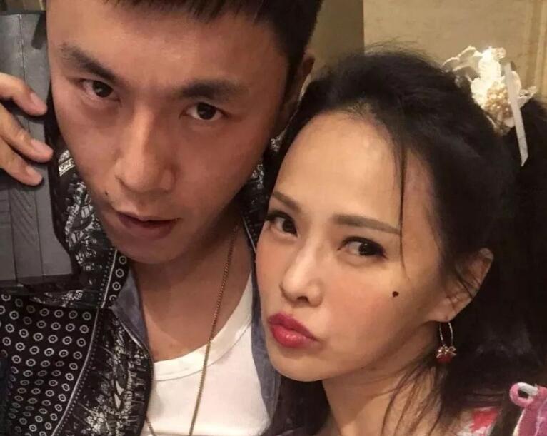 秦昊第一任老婆是石洋子吗（盘点秦昊与现任妻子伊能静现状）