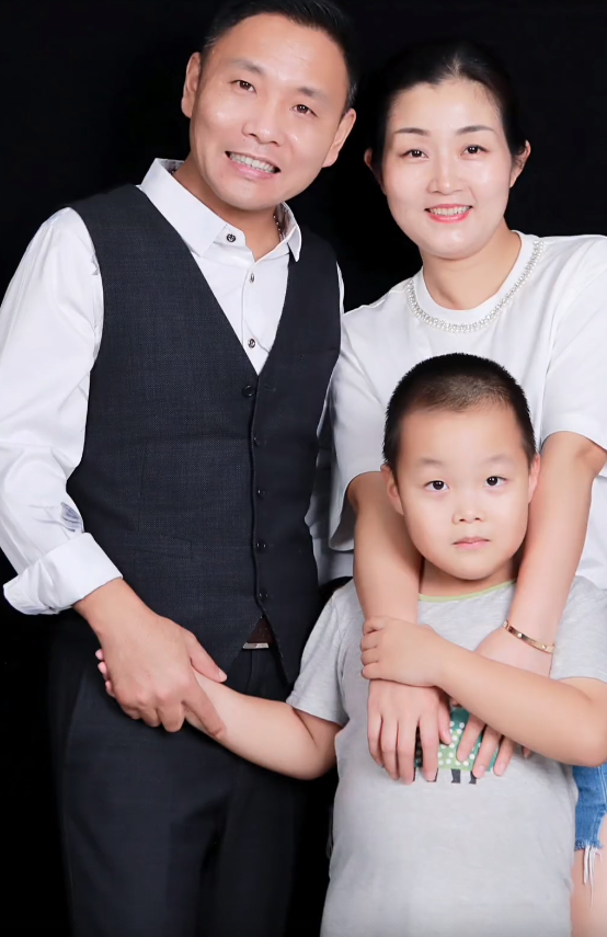 祁隆和乐凡什么时候离的婚（乐凡开直播道出离婚原因）